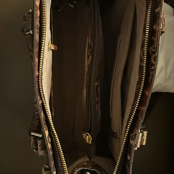 Brahmin handbag. Never used. Excellent condition. 12.5 inches wide 8 inches deep - Picture 2 of 4